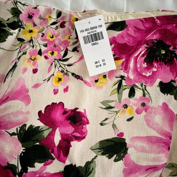 NWT Abercrombie & Fitch NWT
Floral Pink and Cream Skort - Picture 3 of 3